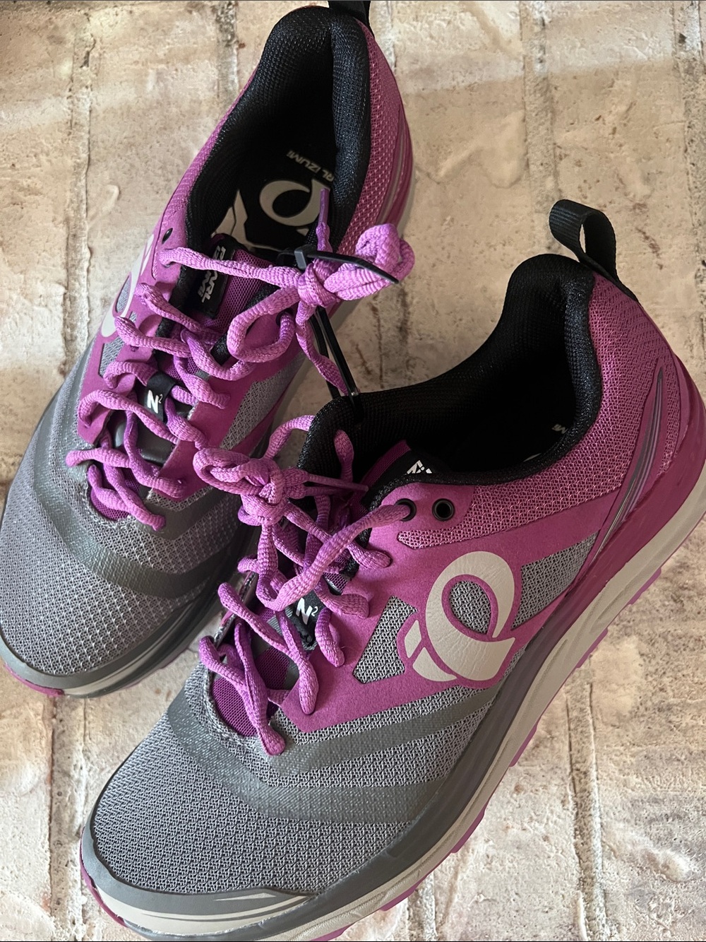 Never worn Pearl Izumi Women's Gray and Purple Athletic Walking Shoes sz 10